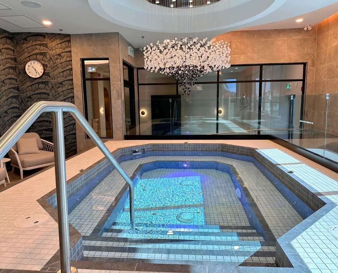 Immersion Spa & Wellness pool Naturally Pacific Resort