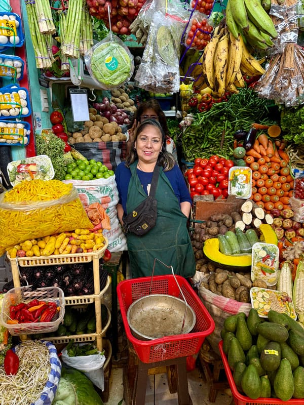 Meet vendors at Mercardo de Surquillo 2 with Haku Tours